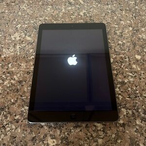 Apple iPad Air in EXCELLENT condition (1st generation)